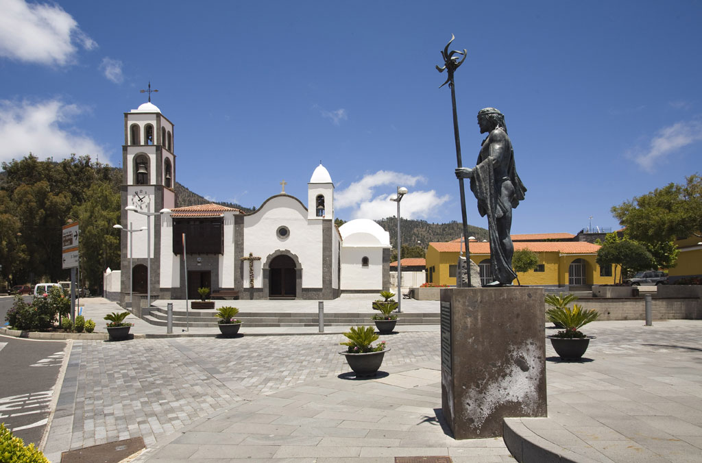 Church and statue in the town square in Vilaflor, Tenerife.