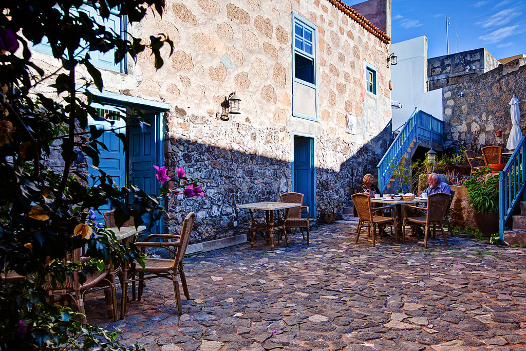 Cobbled patio with outdoor tables and chairs in a restaurant in Tenerife.