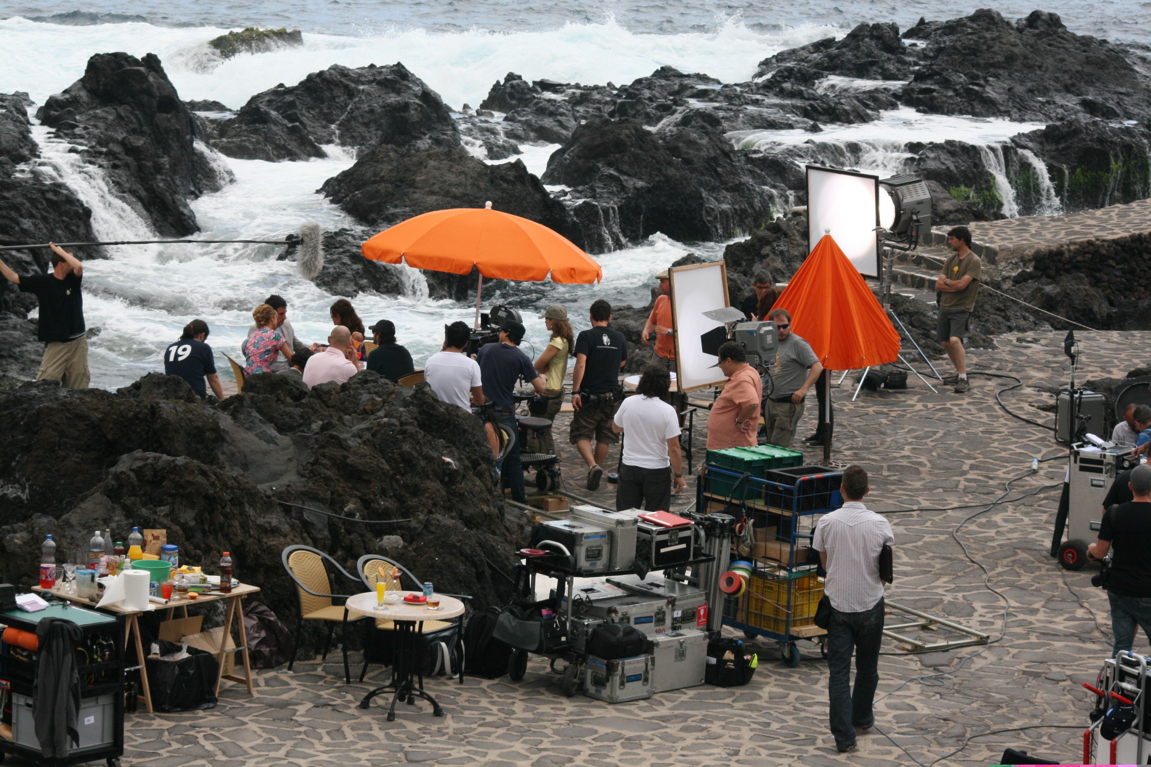 Filming of a film by the sea in Garachico, Tenerife, with technical equipment and film crew.
