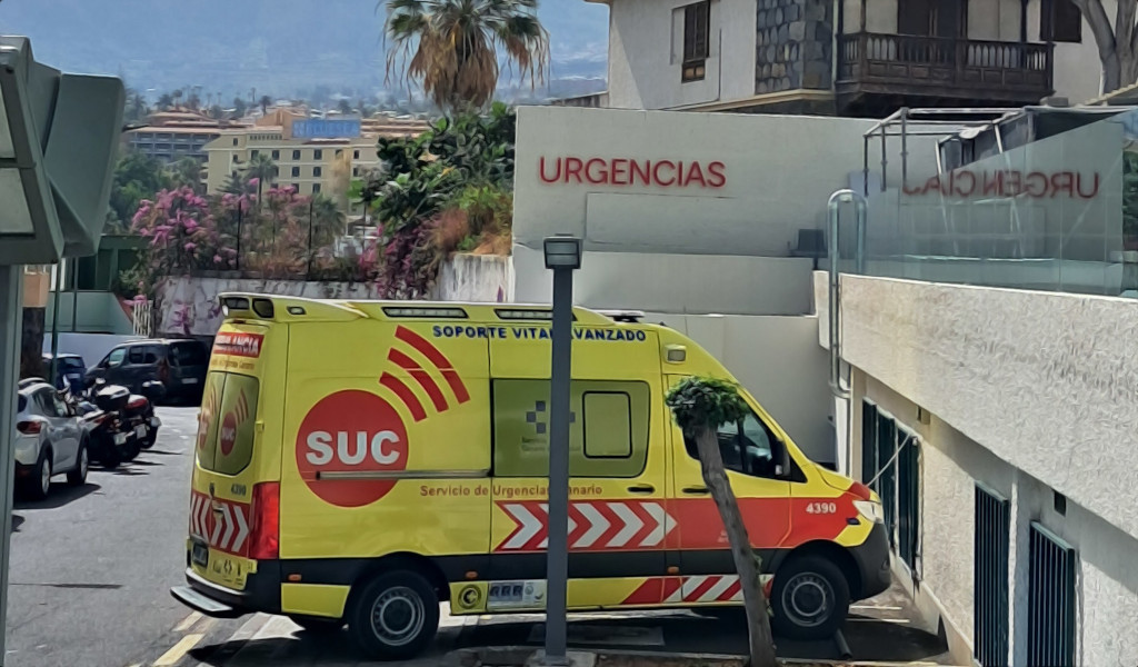 SUC ambulance parked at the emergency entrance in Tenerife.