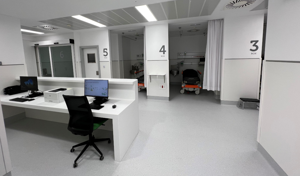Medical room in Tenerife with numbered boxes and desk with computer.