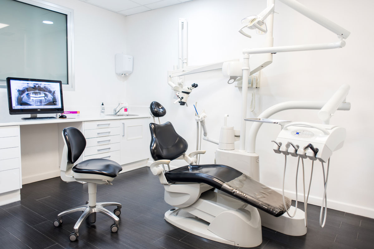 Modern dental office in Tenerife with dental chair and specialized equipment.