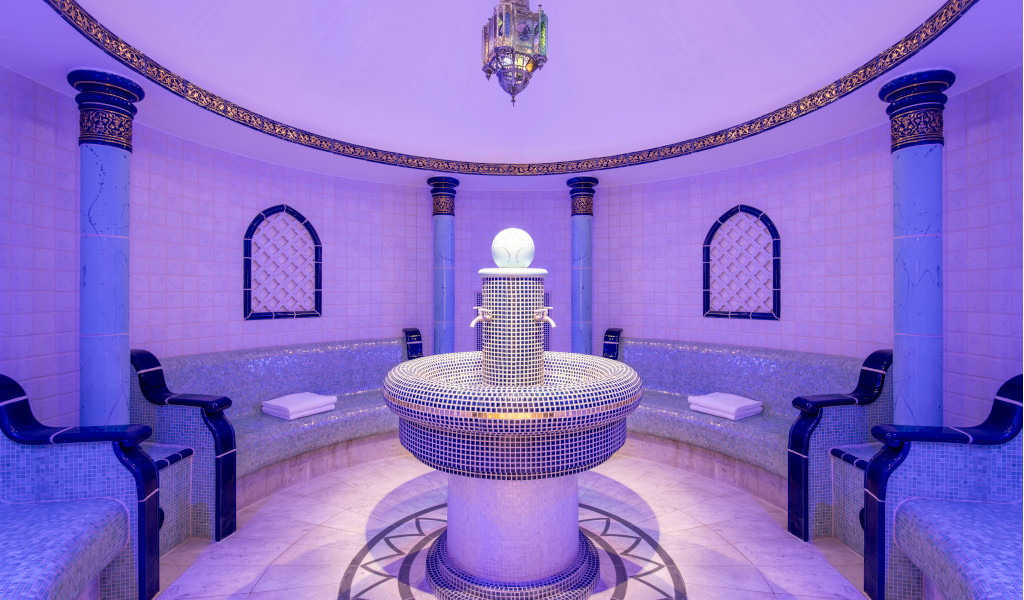 Spa room with mosaics and fountain in the center in a hotel in Tenerife.