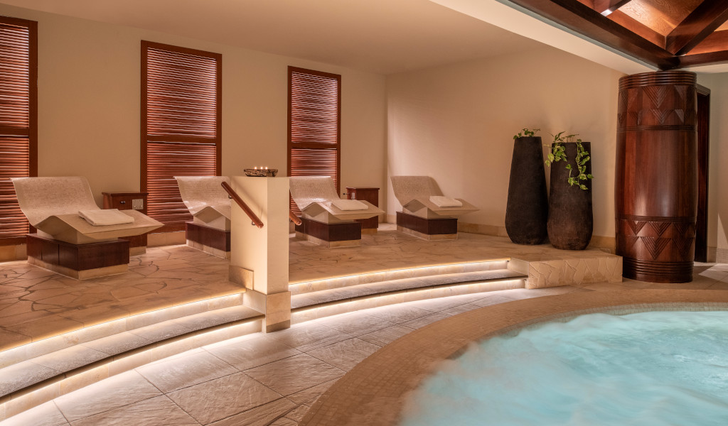 Spa room with sun loungers and jacuzzi in a resort in Tenerife.