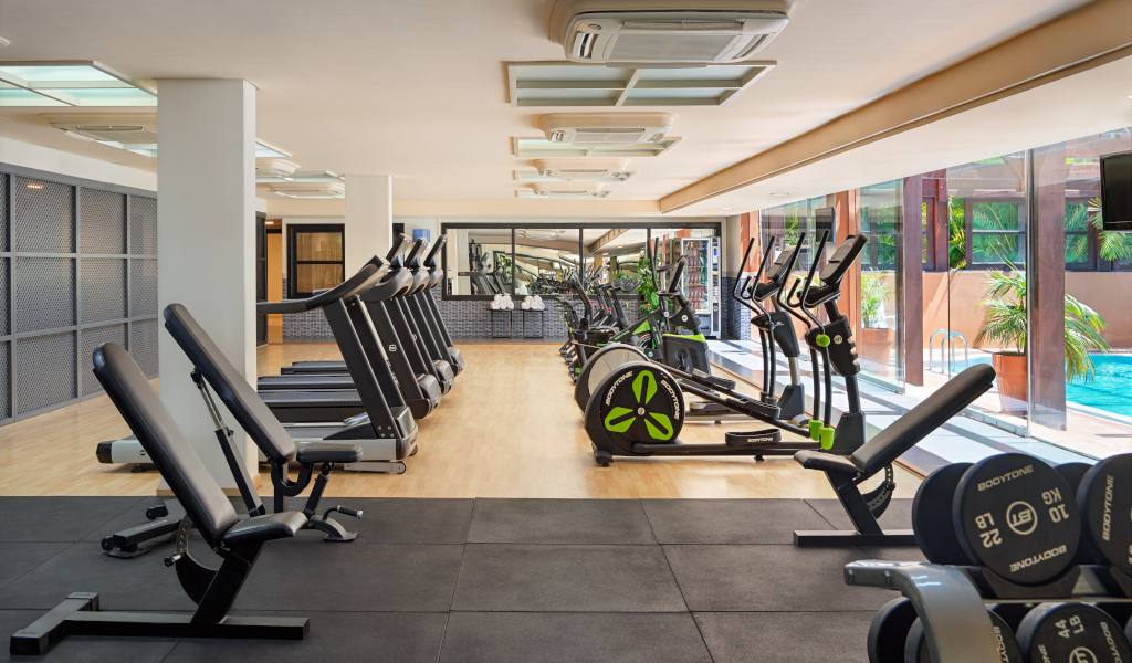 Gym equipped with treadmills and stationary bikes in a hotel in Tenerife.