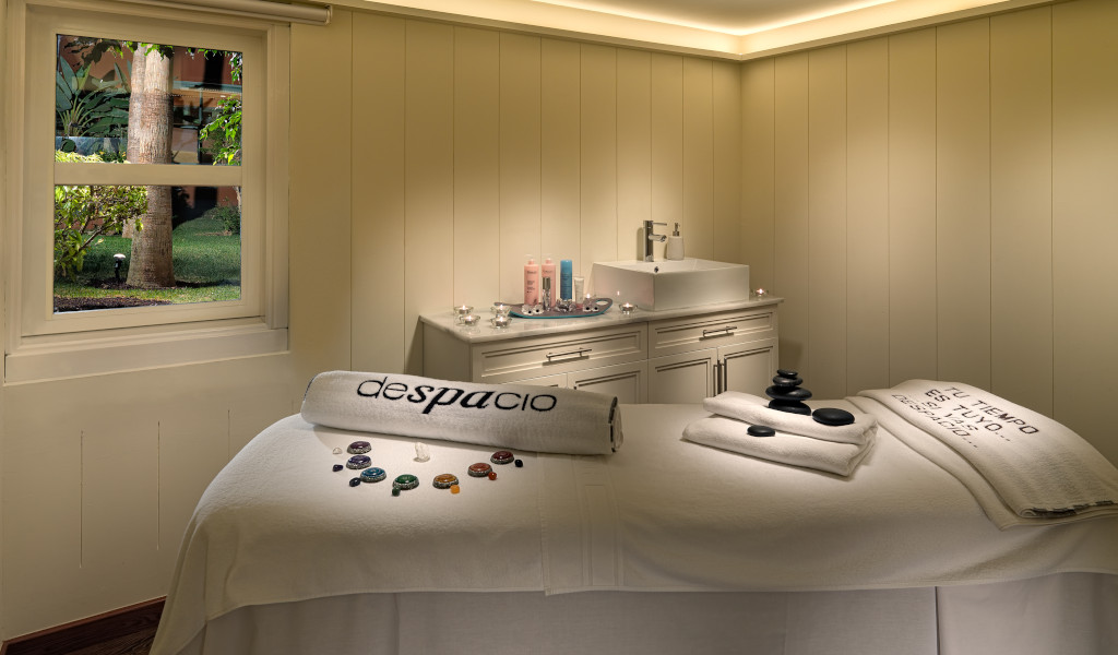 Spa table with towels and stones in a lighted room in Tenerife.
