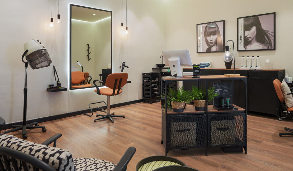 Modern hairdressing salon with chairs and hairdressers in Tenerife.