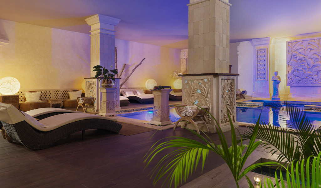Spa with sun loungers and indoor pool in Tenerife.