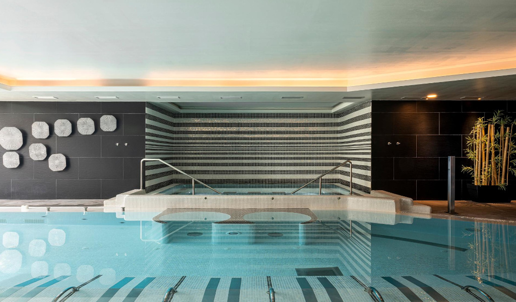 Indoor pool with modern design and decorative wall in Tenerife.