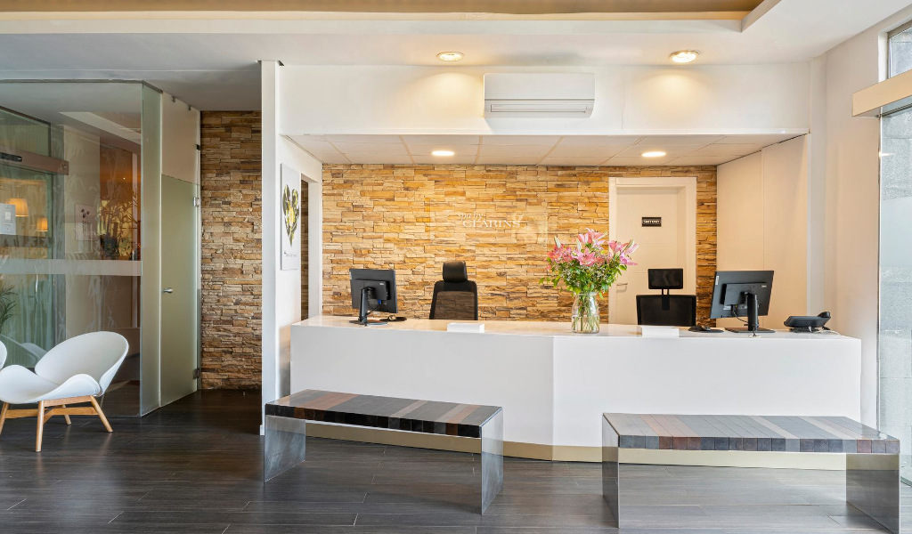 Modern reception with work teams in Santa Cruz de Tenerife.