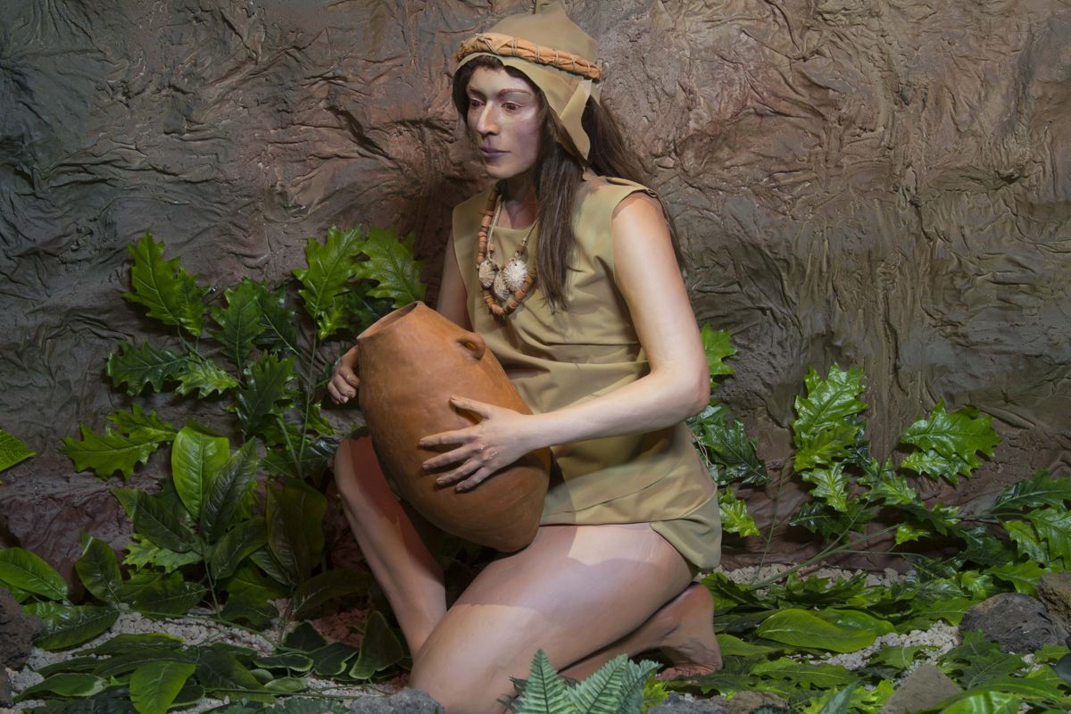 Woman in traditional aboriginal costume holding a clay pot in Tenerife.