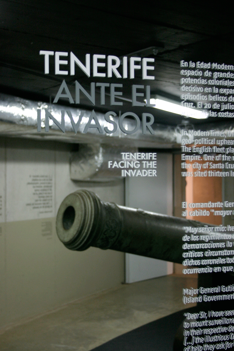 Tenerife before the invader, text on the background of a cannon on display.