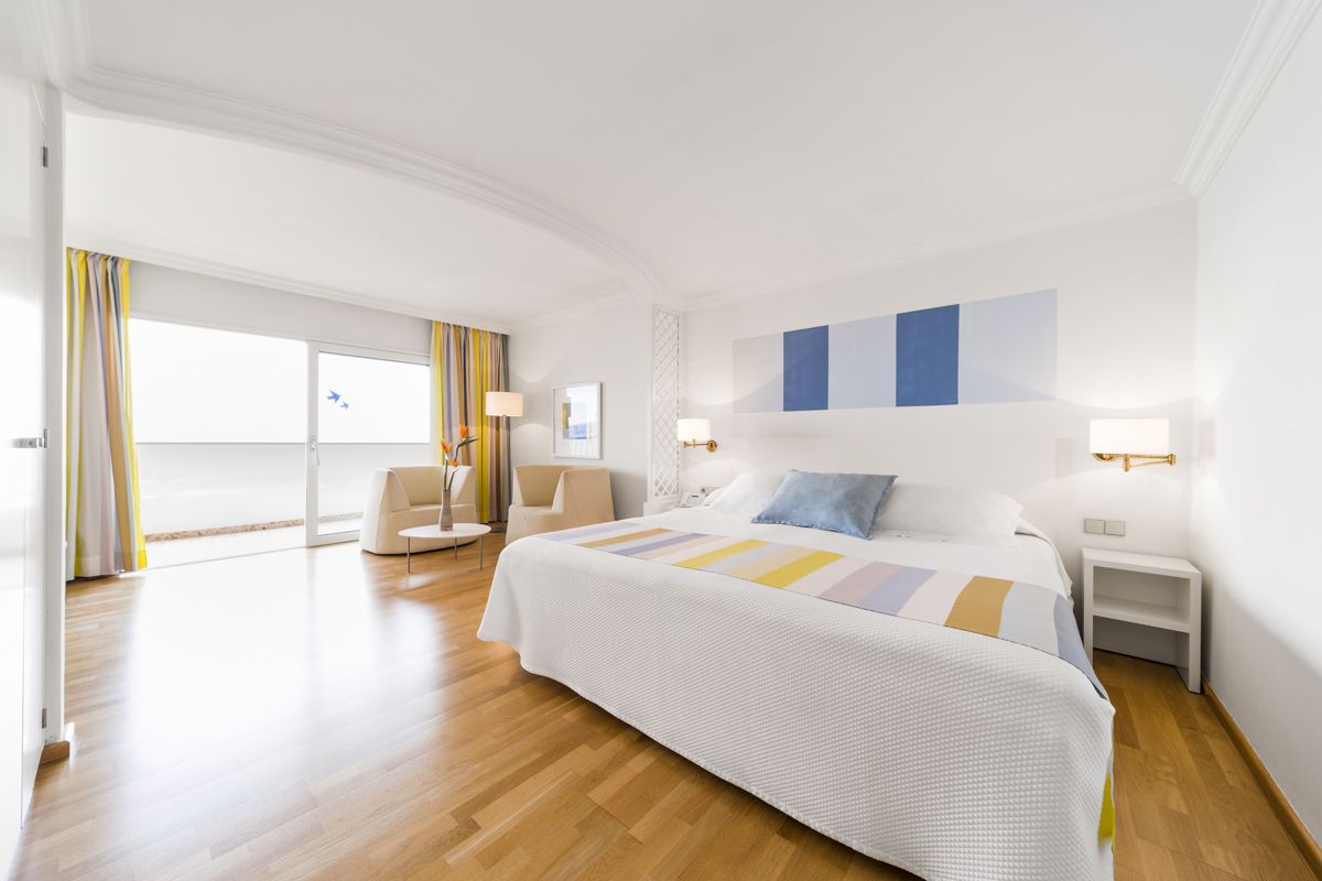 Bright room with a large bed and exterior view in Tenerife.