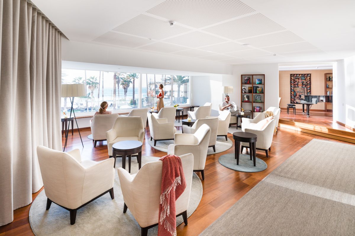 Living room with white armchairs and sea view in Tenerife.